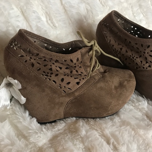 Brown Lace Up Suede Wedge Ankle Booties! - Picture 3 of 7